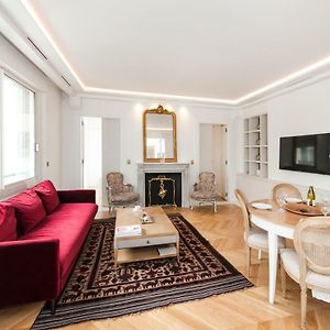 Luxury Montaigne Apartment